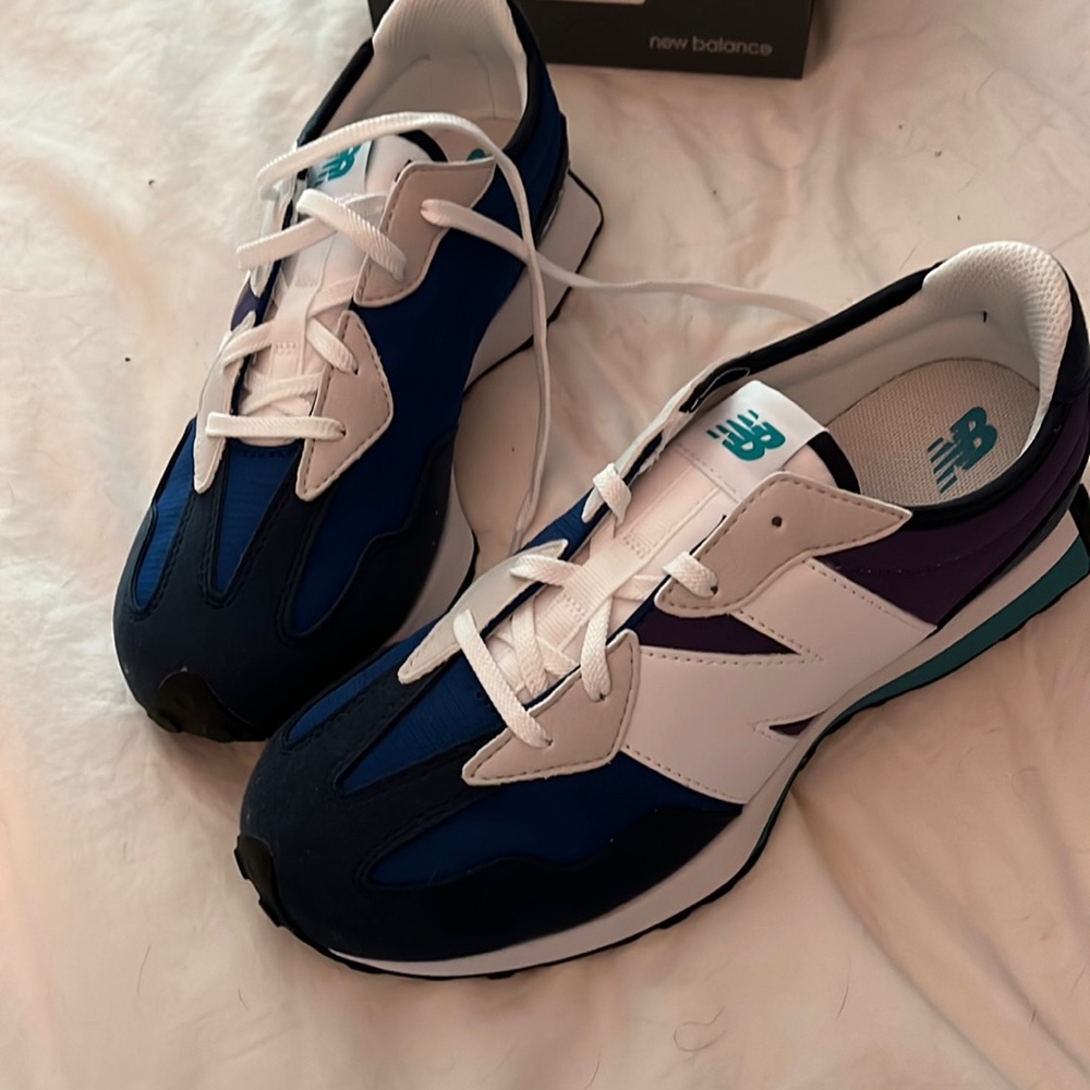 New Balance 327 kids 6.5/women’s 8 Blue and Purple NWT